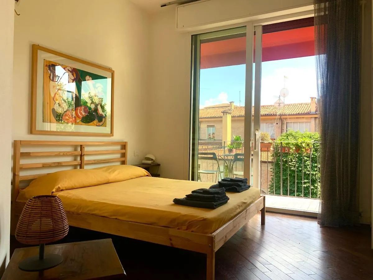 Charming Home Towers-Roofs View Bologna 0*,  Italien